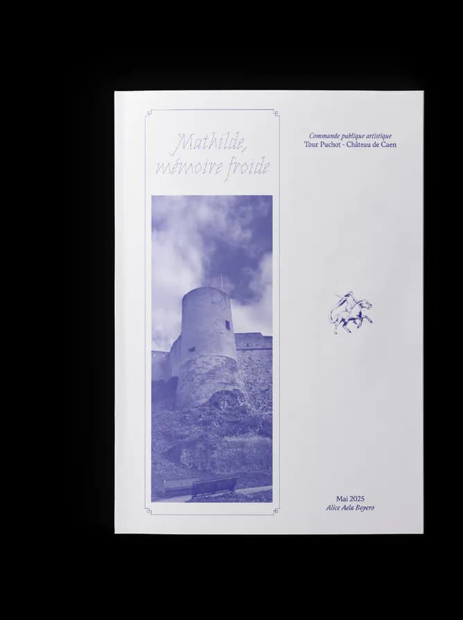 Cover of the “Mathilde, mémoire froide” booklet: a blue photograph of the tower and a drawing of a rider